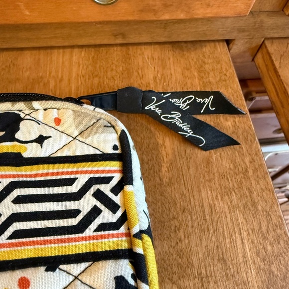 eReader case Vera Bradley Quilted Floral Cover in Yellow and Black - Picture 4 of 15